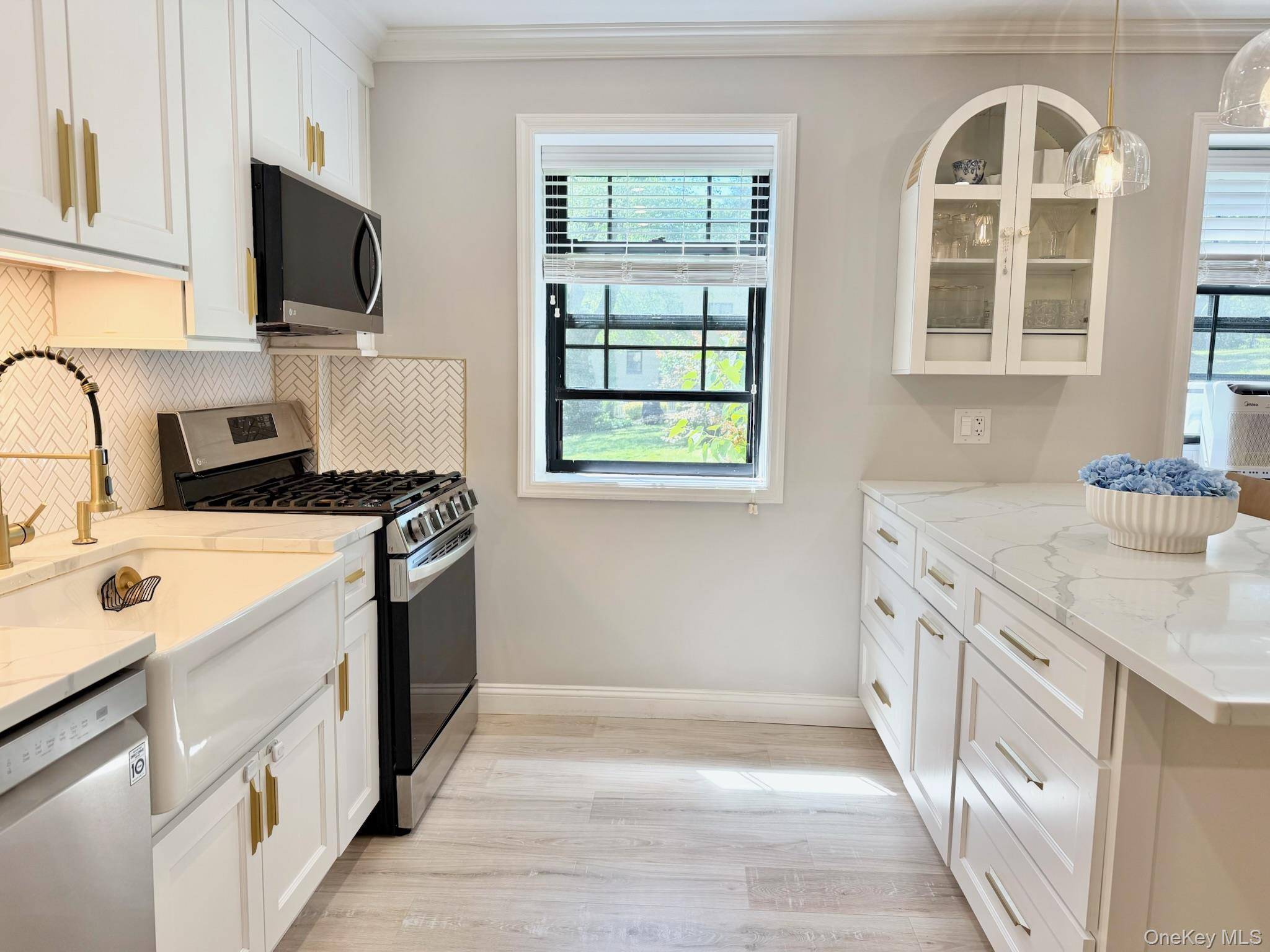 1271 California RD #D-3, Eastchester, NY 10709
