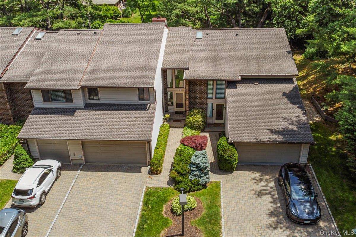 2 Maple Run DR, Jericho, NY 11753