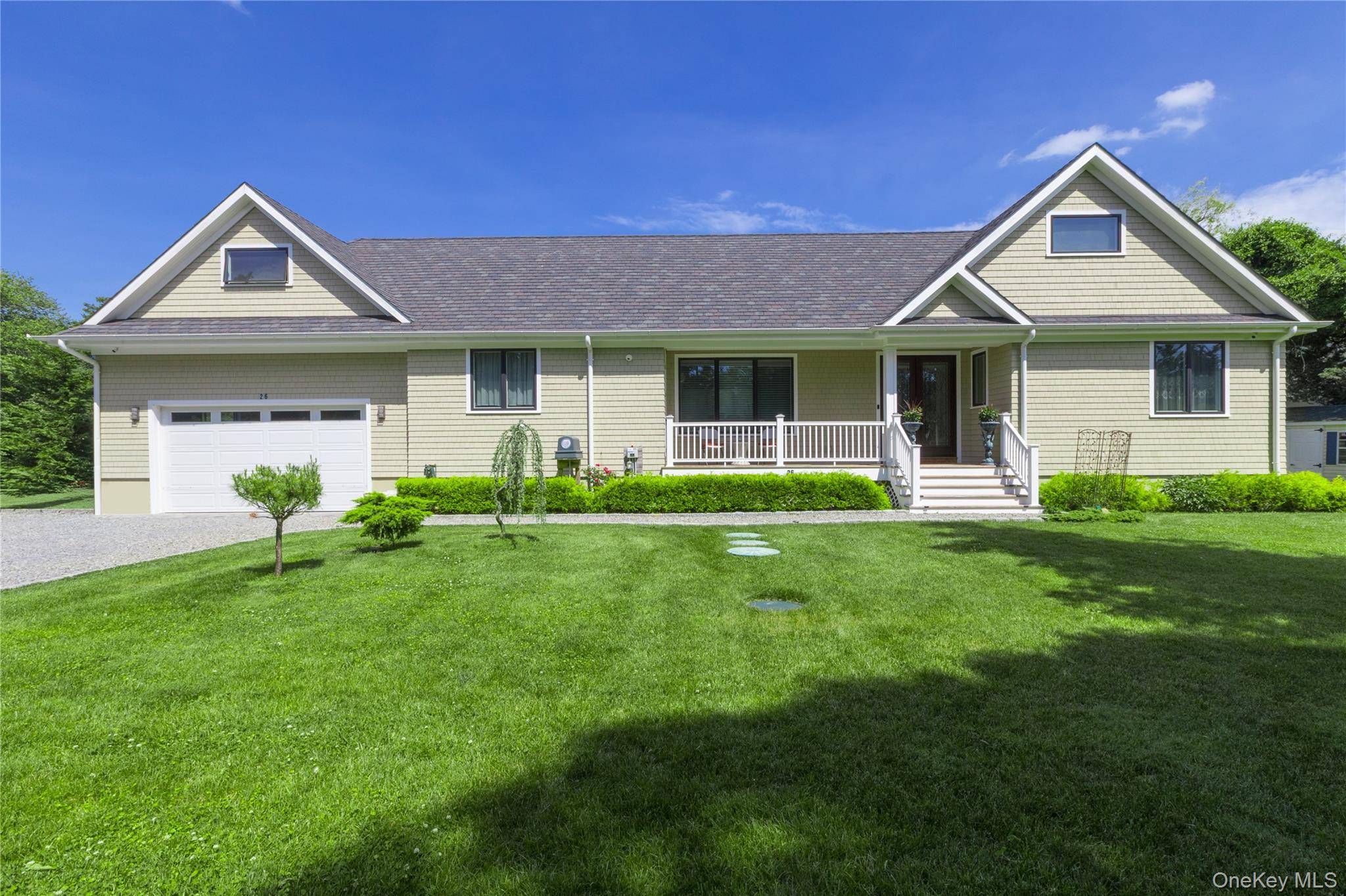 26 Tuthill LN, Remsenburg, NY 11960