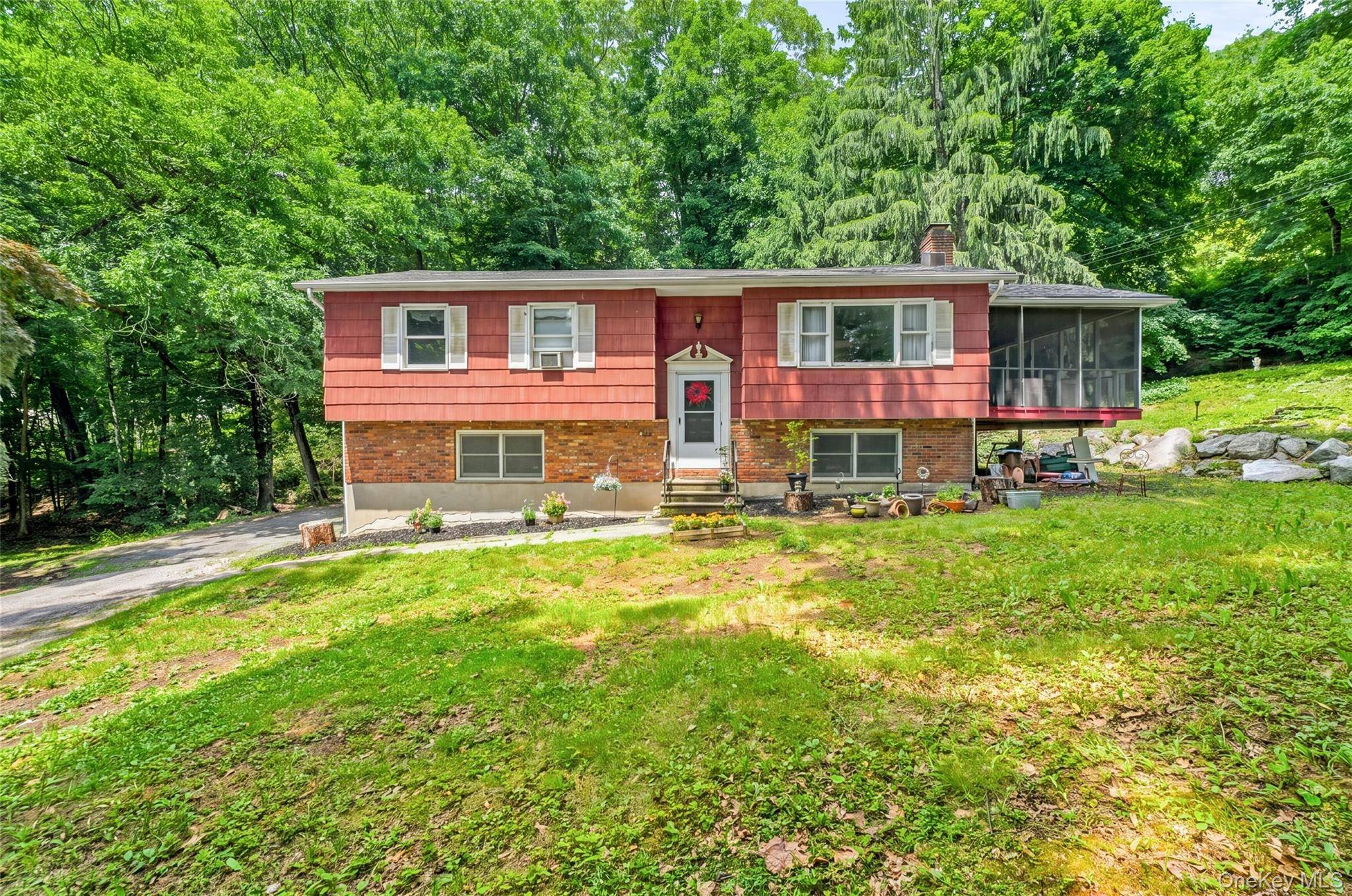 26 Maple DR, Mahopac, NY 10541