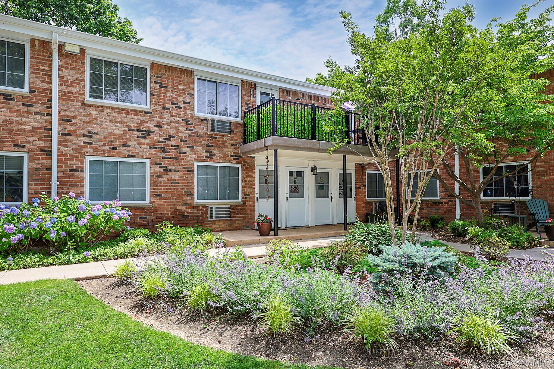 156 Jervis AVE #156, Farmingdale, NY 11735