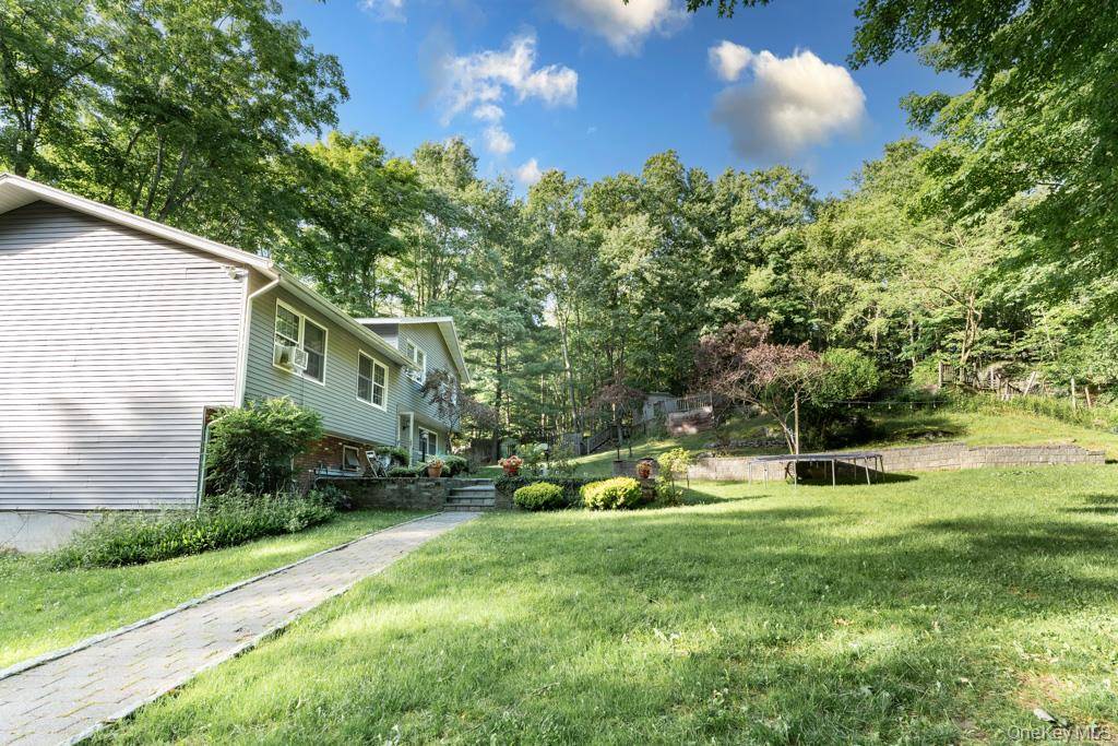 14 Englewood TER, Mahopac, NY 10541