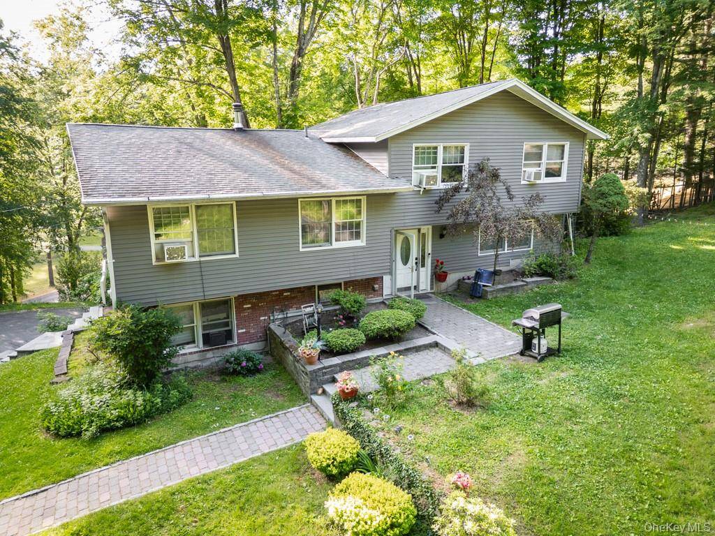 14 Englewood TER, Mahopac, NY 10541