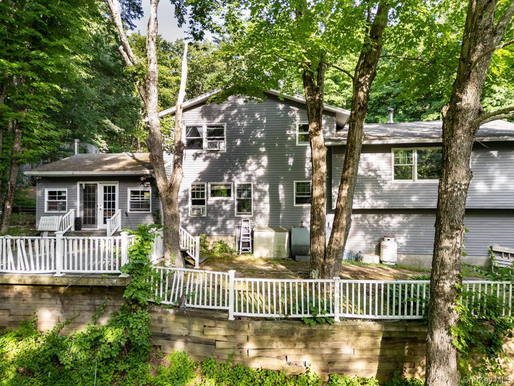 14 Englewood TER, Mahopac, NY 10541