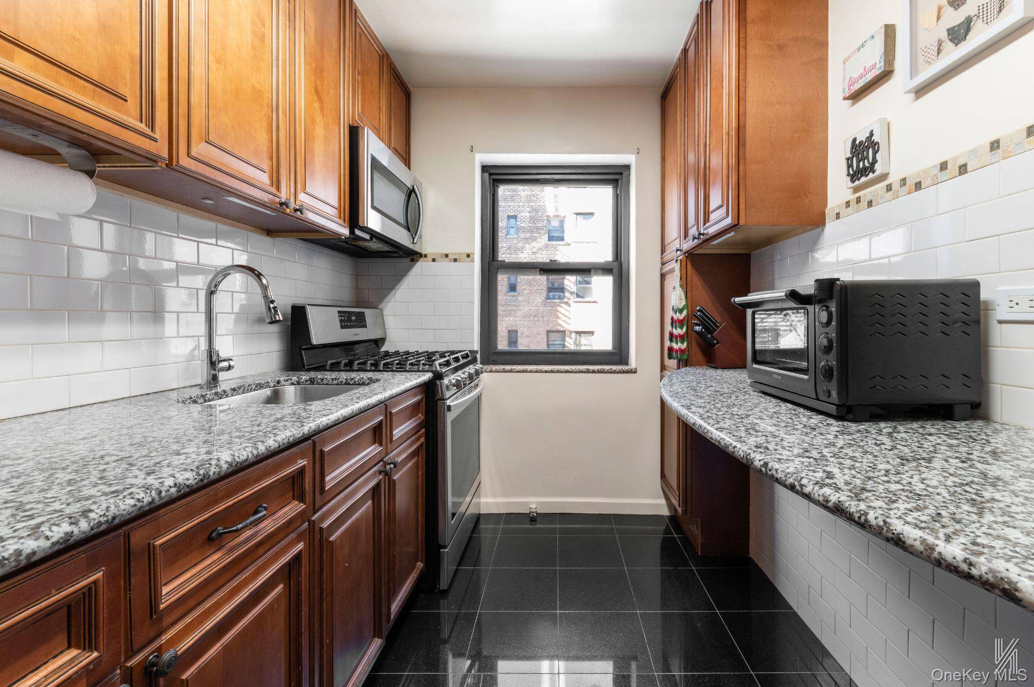 34-10 94th ST #3D, Jackson Heights, NY 11372
