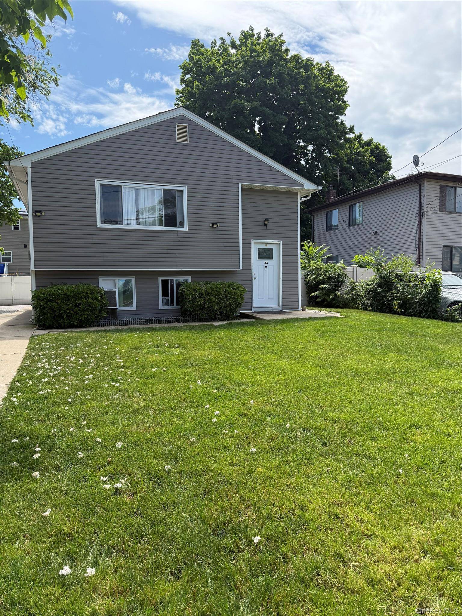 33 Washington AVE, Deer Park, NY 11729