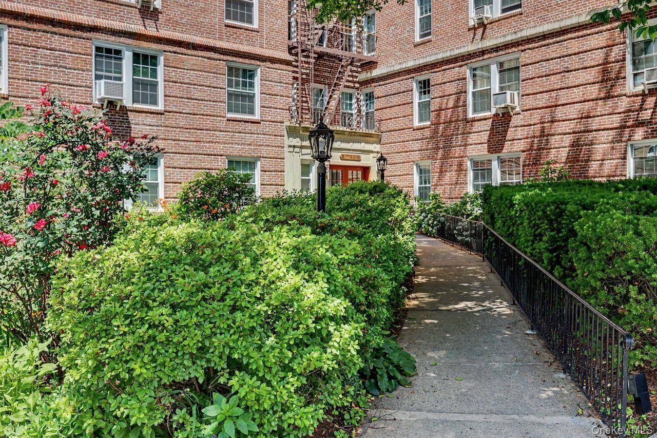 300 S Broadway #2 H, Tarrytown, NY 10591