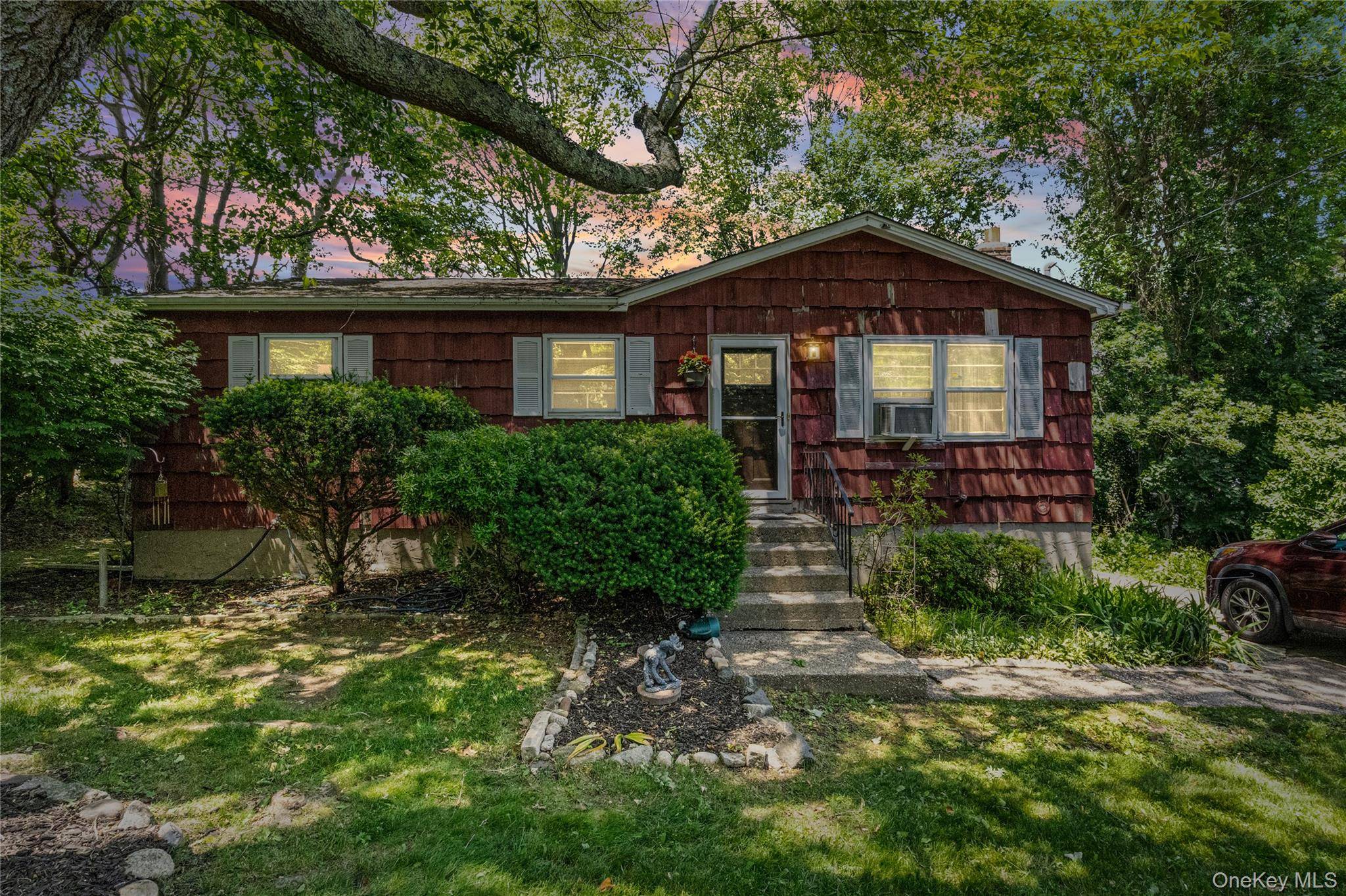 97 Maple RD, Rocky Point, NY 11778