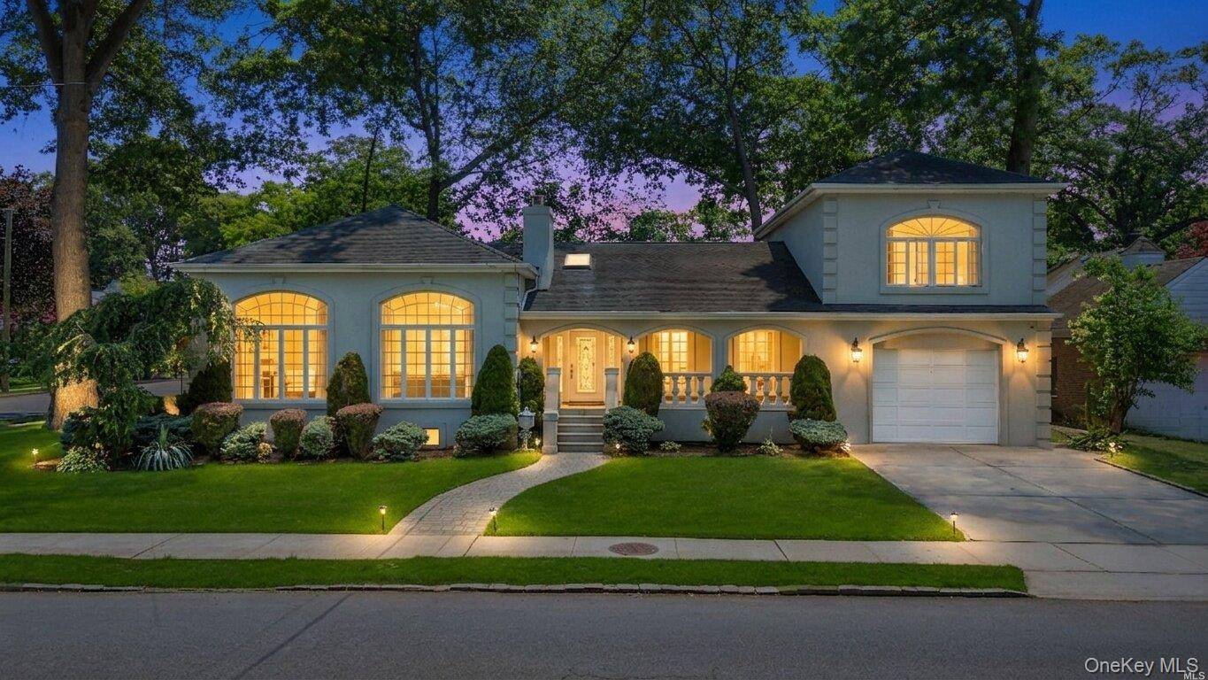 252 Cornwell AVE, Malverne, NY 11565
