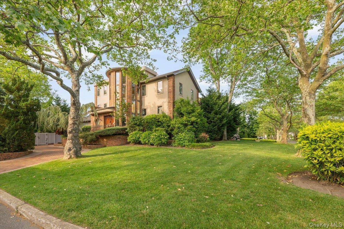 122 Lawrence AVE, Lawrence, NY 11559