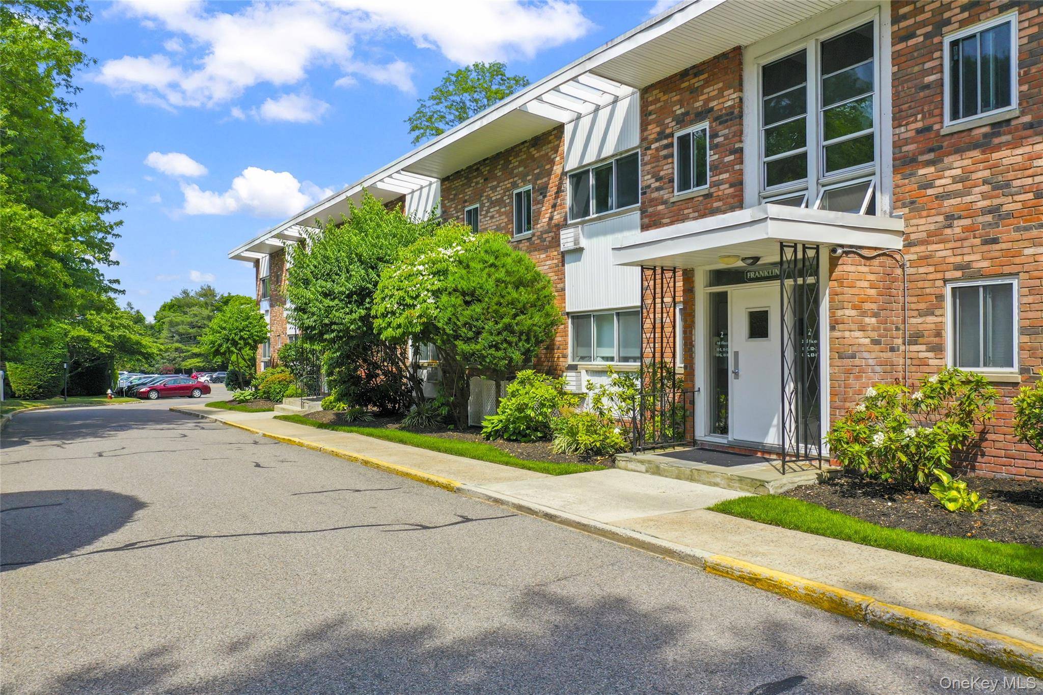 200 Lexington Ave #12E, Oyster Bay, NY 11771