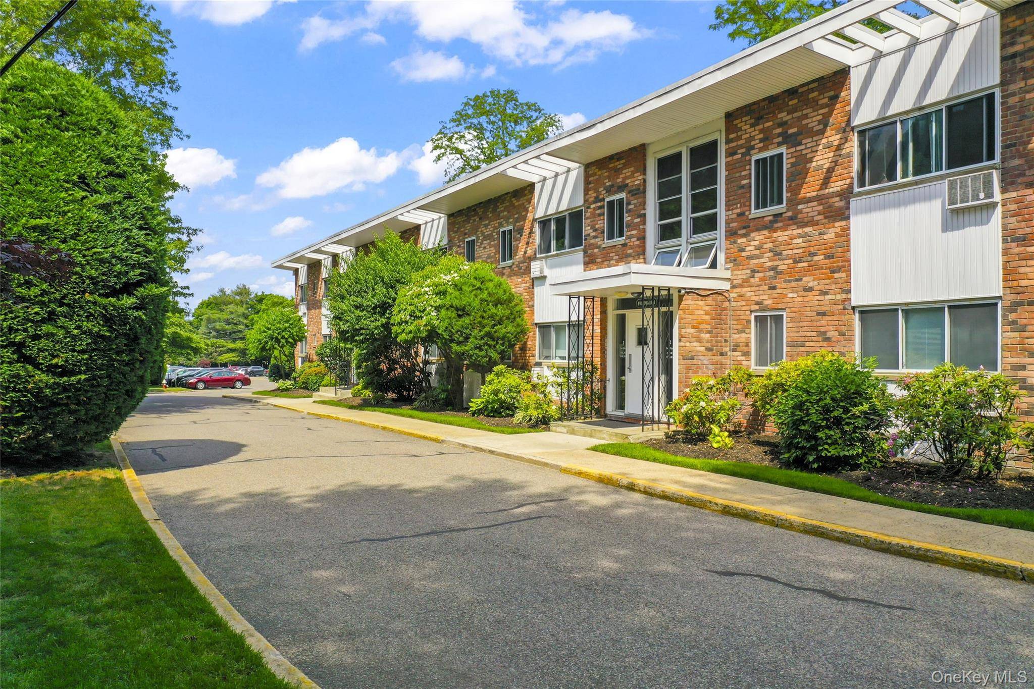 200 Lexington Ave #12E, Oyster Bay, NY 11771
