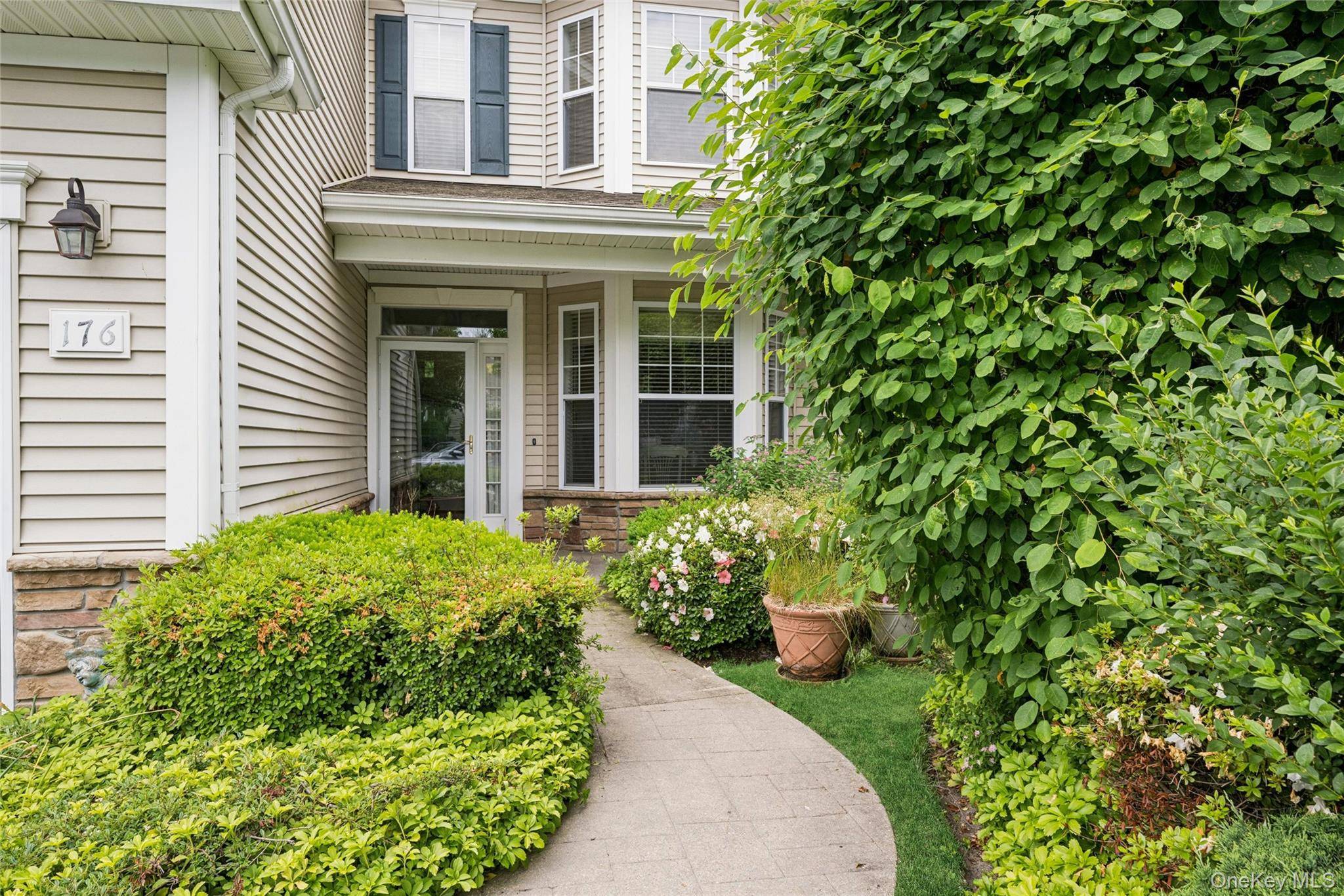 176 Melody CT, Eastport, NY 11941
