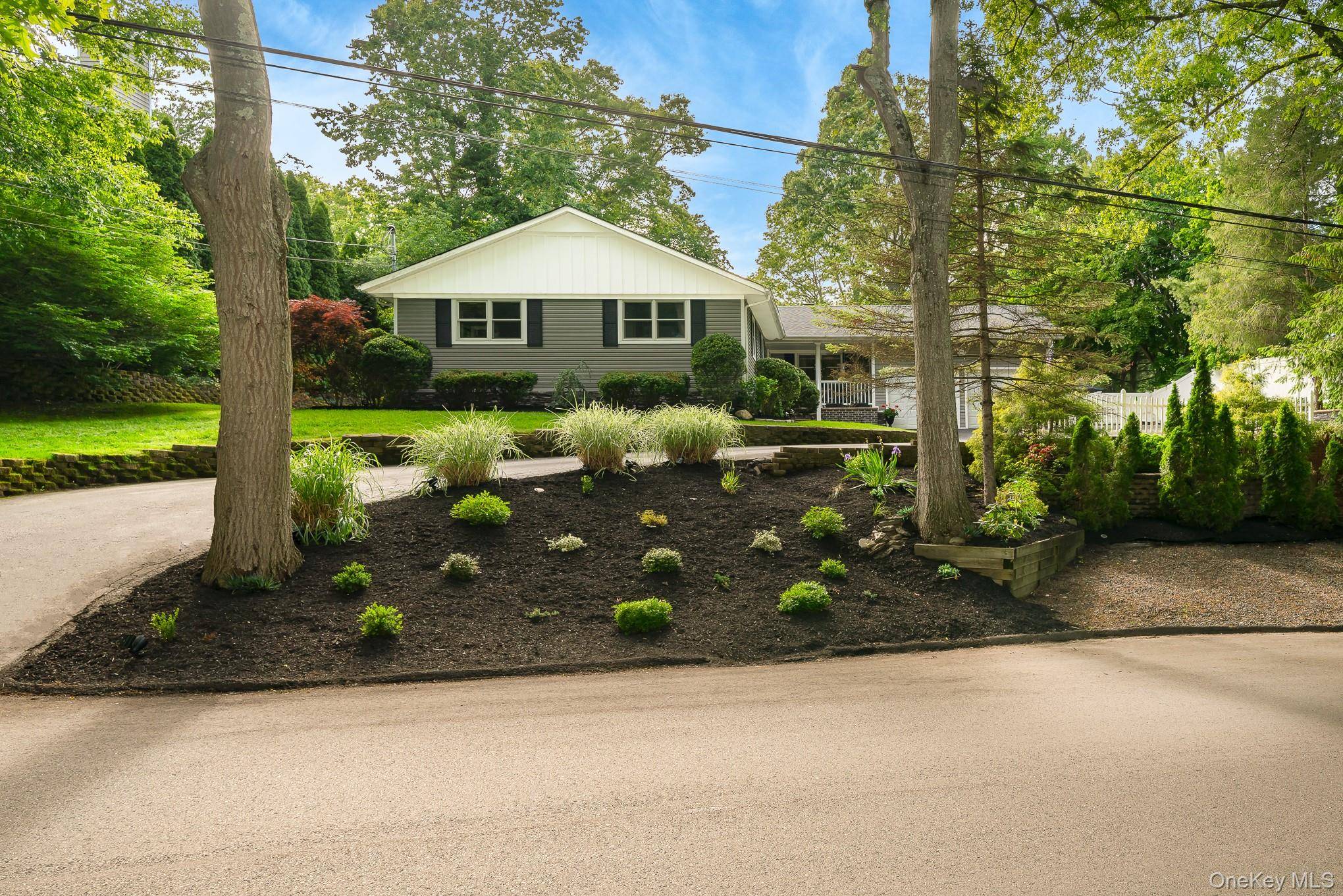 30 Ferndale AVE, Miller Place, NY 11764