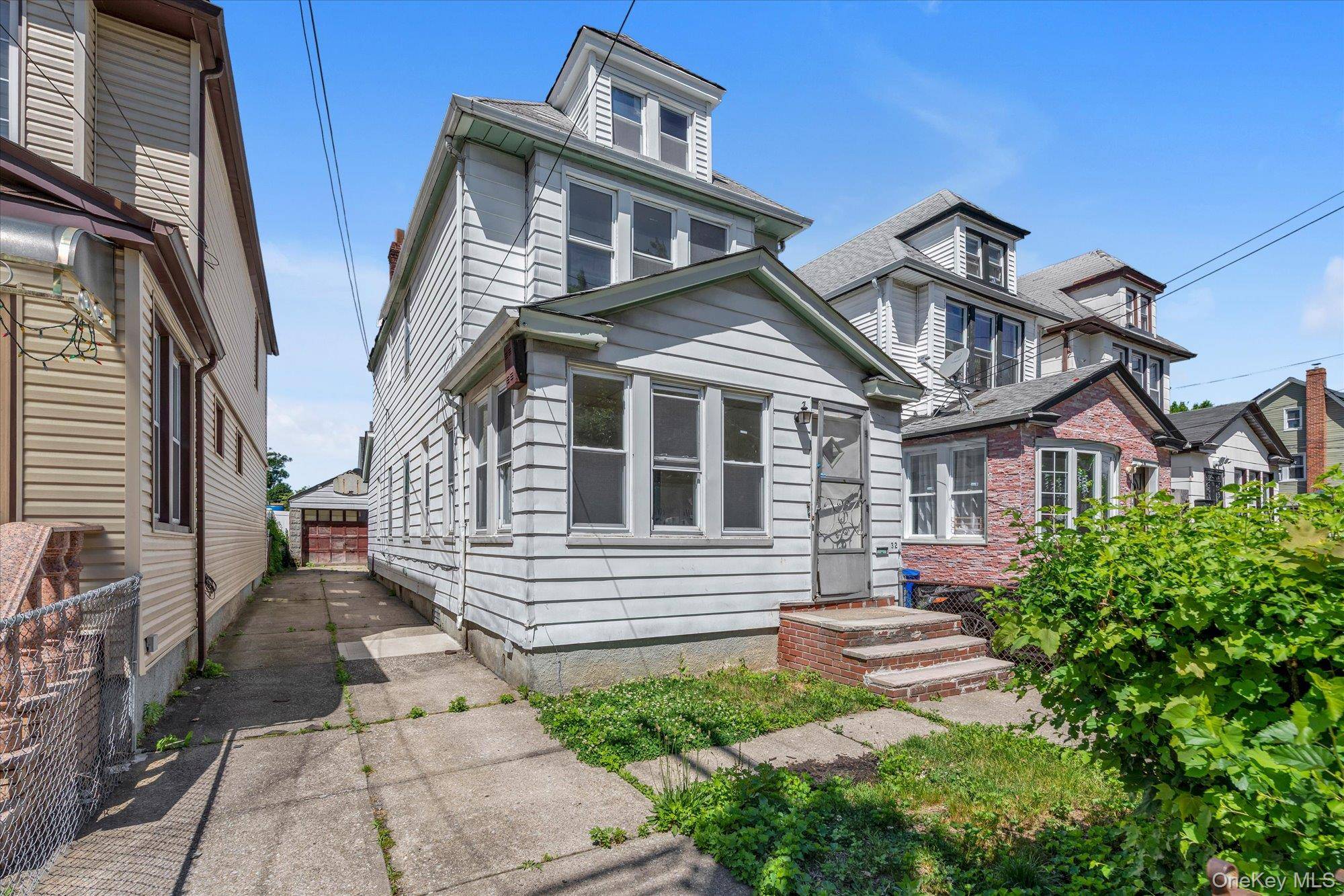 11232 196th ST, Saint Albans, NY 11412