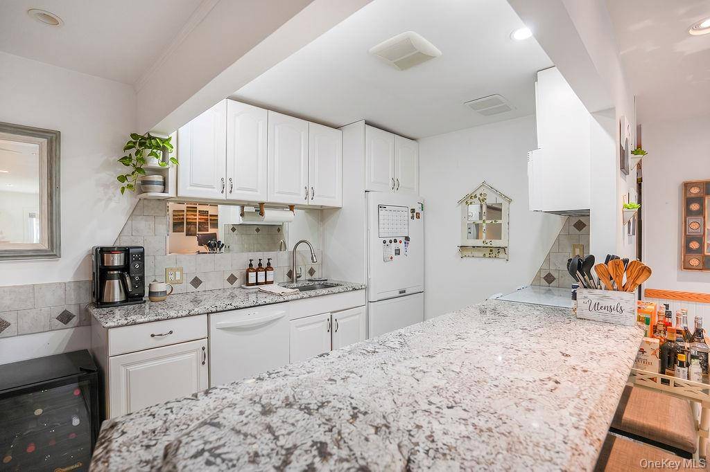 54 Richmond BLVD #4B, Ronkonkoma, NY 11779