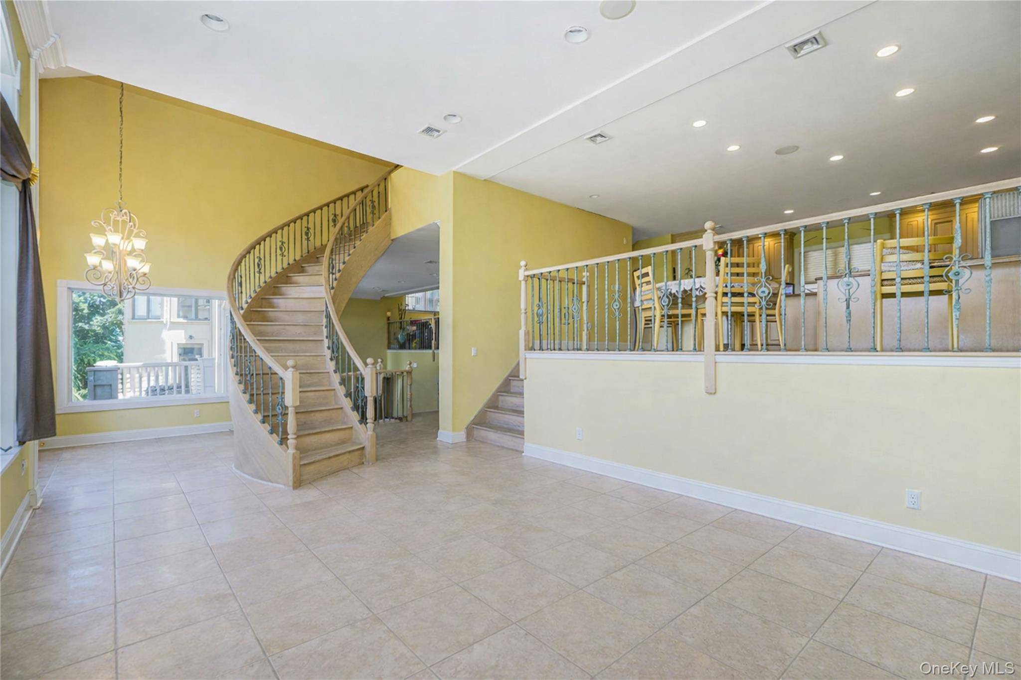 16 Diana TRL, Staten Island, NY 10304