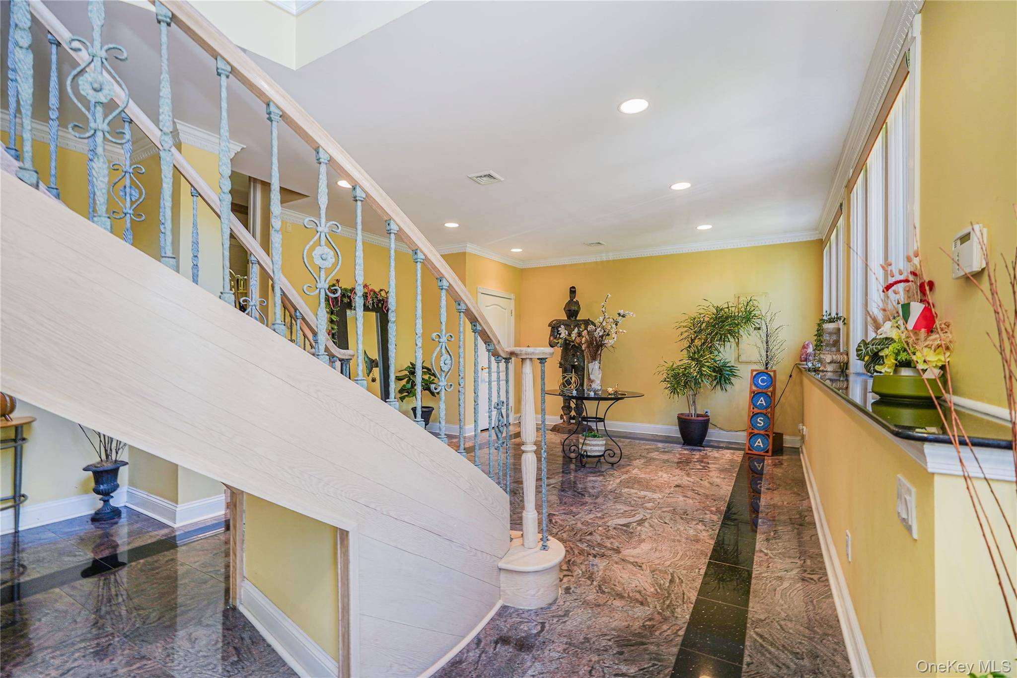 16 Diana TRL, Staten Island, NY 10304