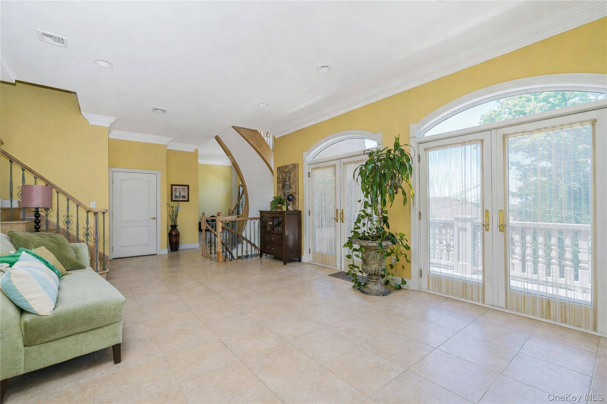 16 Diana TRL, Staten Island, NY 10304