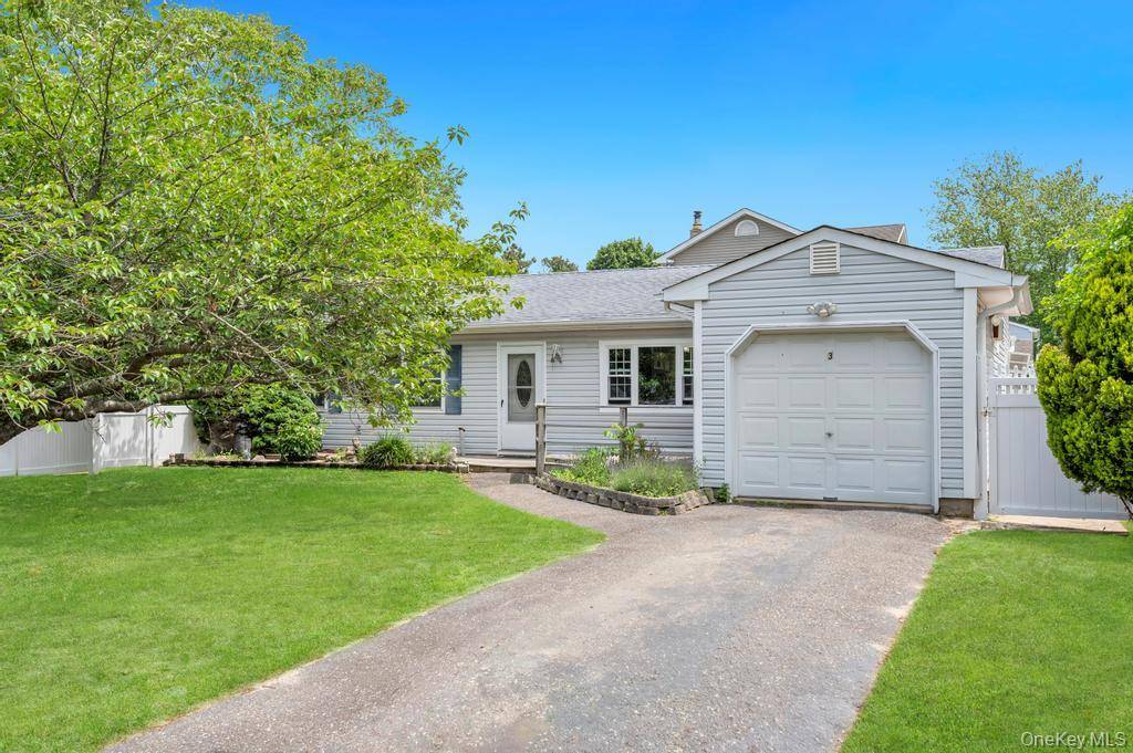 3 Megan CT, Bellport, NY 11713
