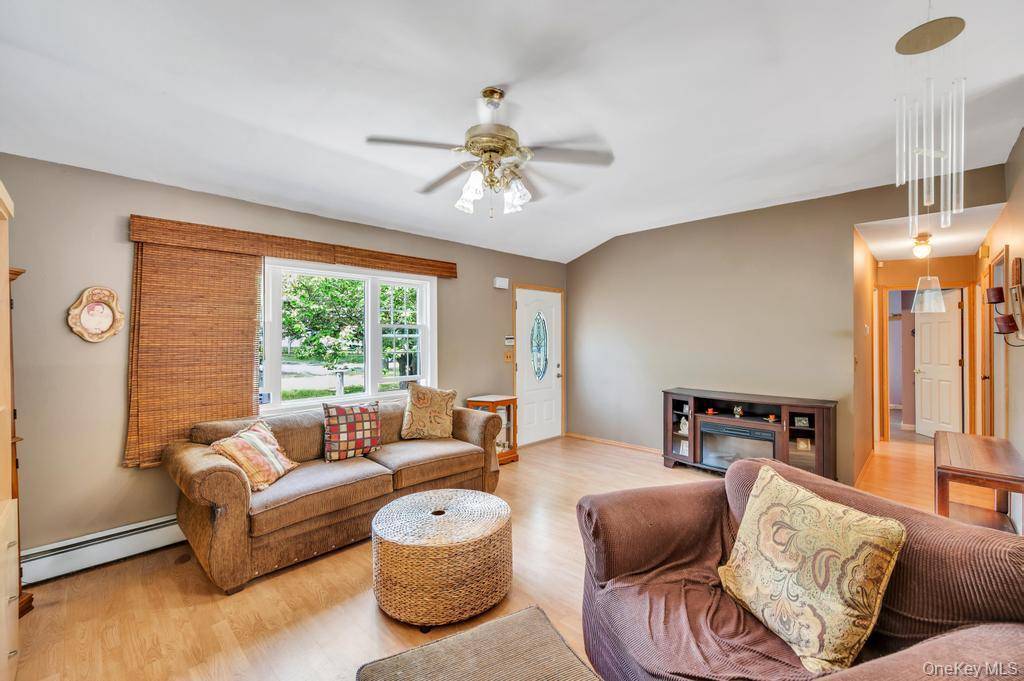 3 Megan CT, Bellport, NY 11713