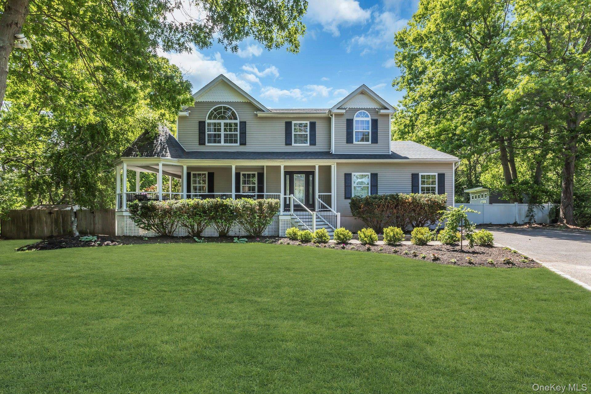 52 Elmhurst AVE, Medford, NY 11763
