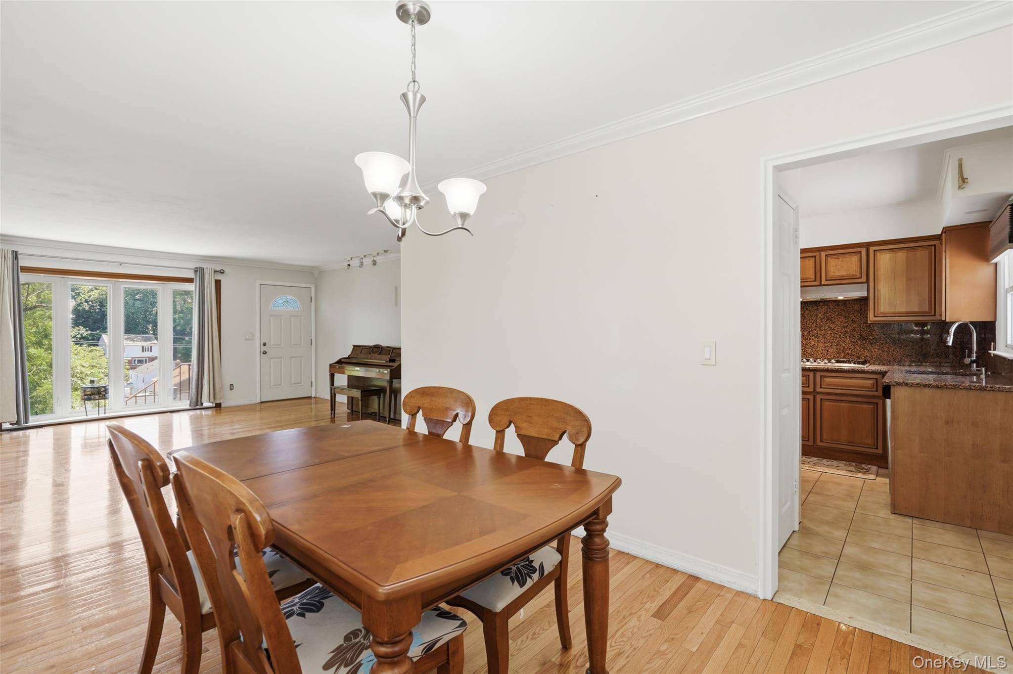 816 N Broadway, Yonkers, NY 10701
