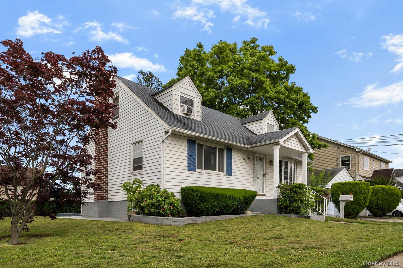 33 N Montgomery ST, Valley Stream, NY 11580