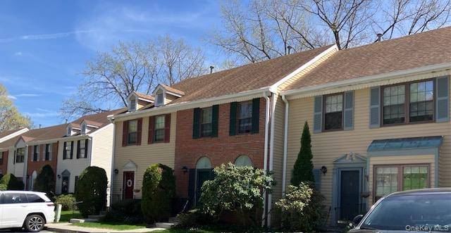 35 Poplar CIR, Peekskill, NY 10566