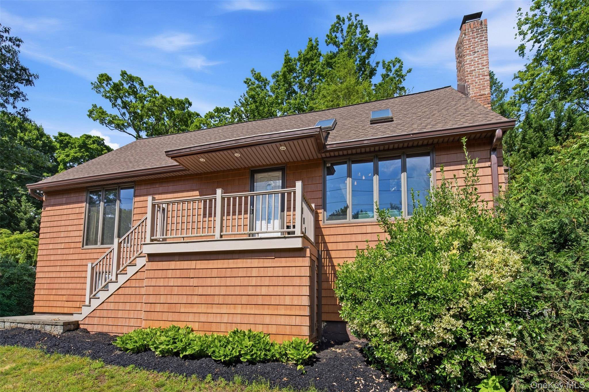 29 Vineyard RD, Huntington, NY 11743