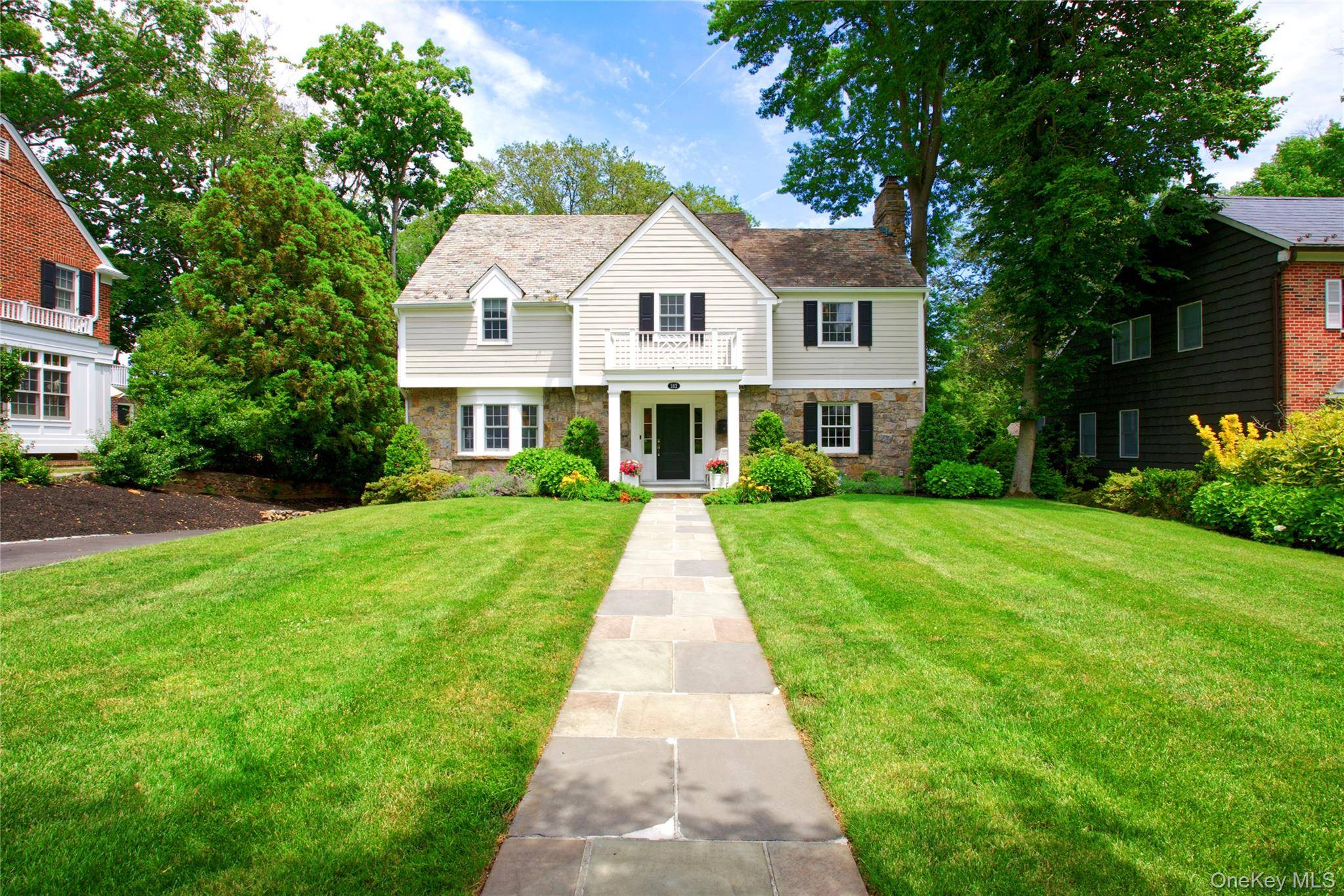 162 Manhasset Woods RD, Manhasset, NY 11030