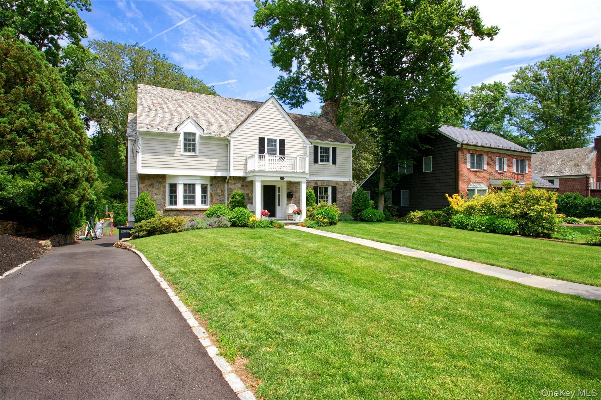 162 Manhasset Woods RD, Manhasset, NY 11030