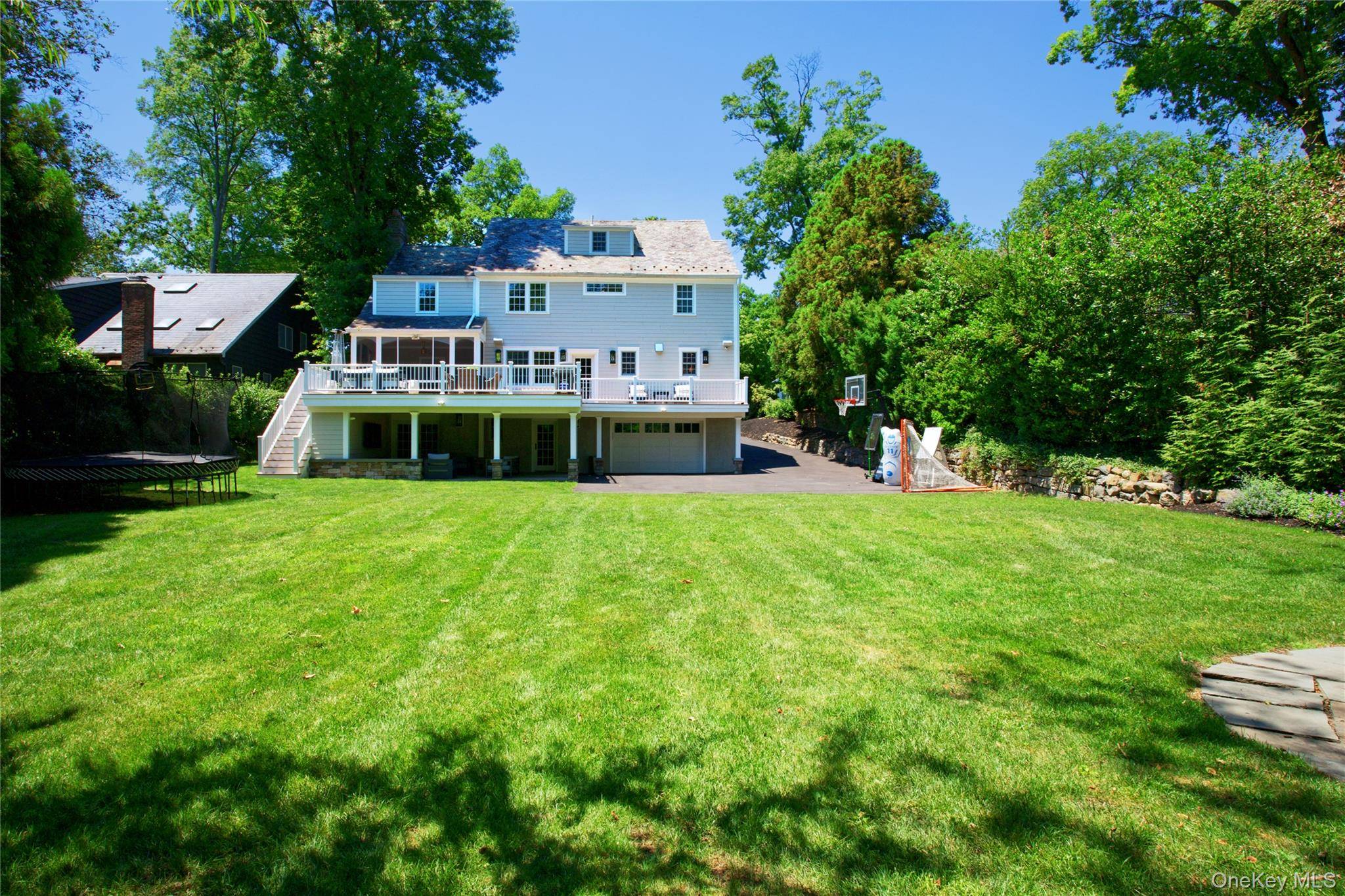 162 Manhasset Woods RD, Manhasset, NY 11030