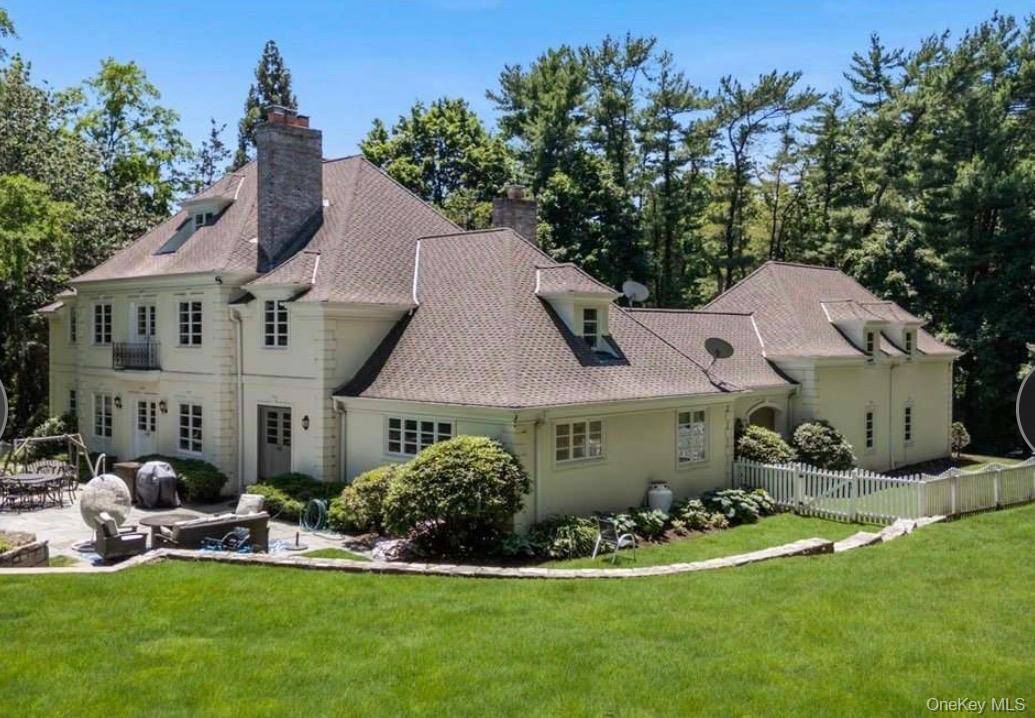11 Oak Hill RD, Lloyd Harbor, NY 11743