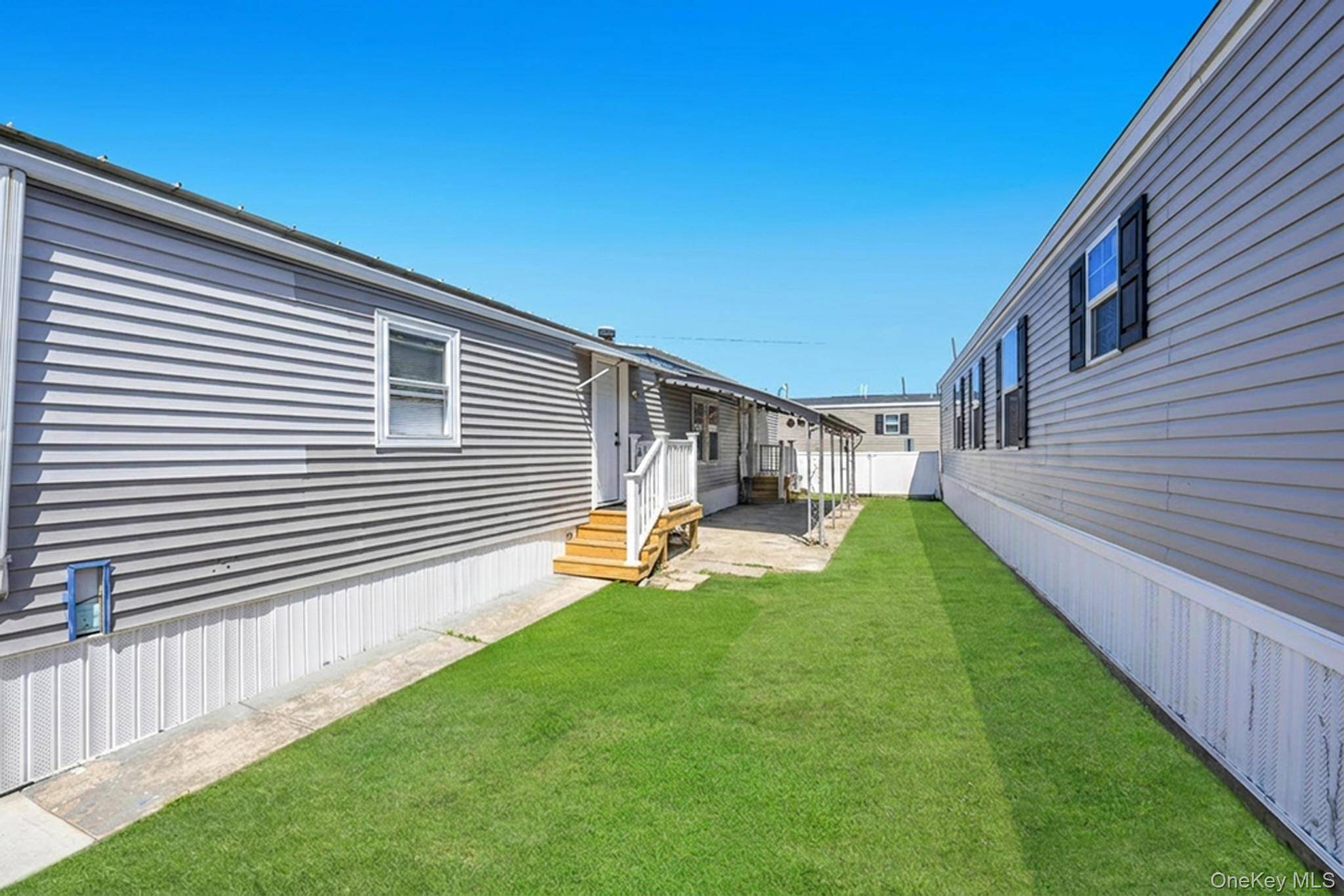 600 Broadway #D14, Amityville, NY 11701