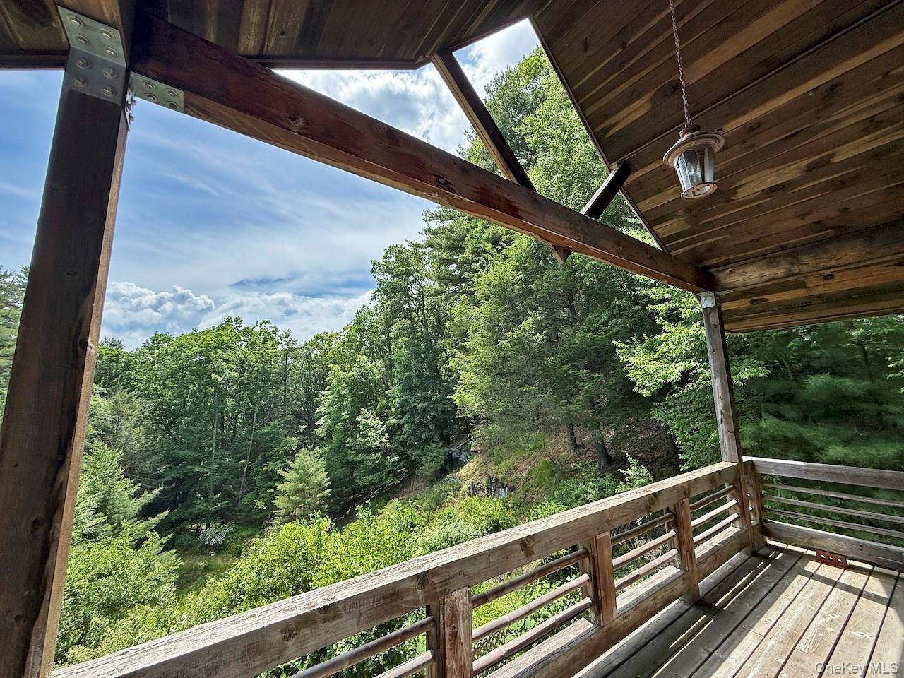 11 Nordic DR, Woodstock, NY 12498