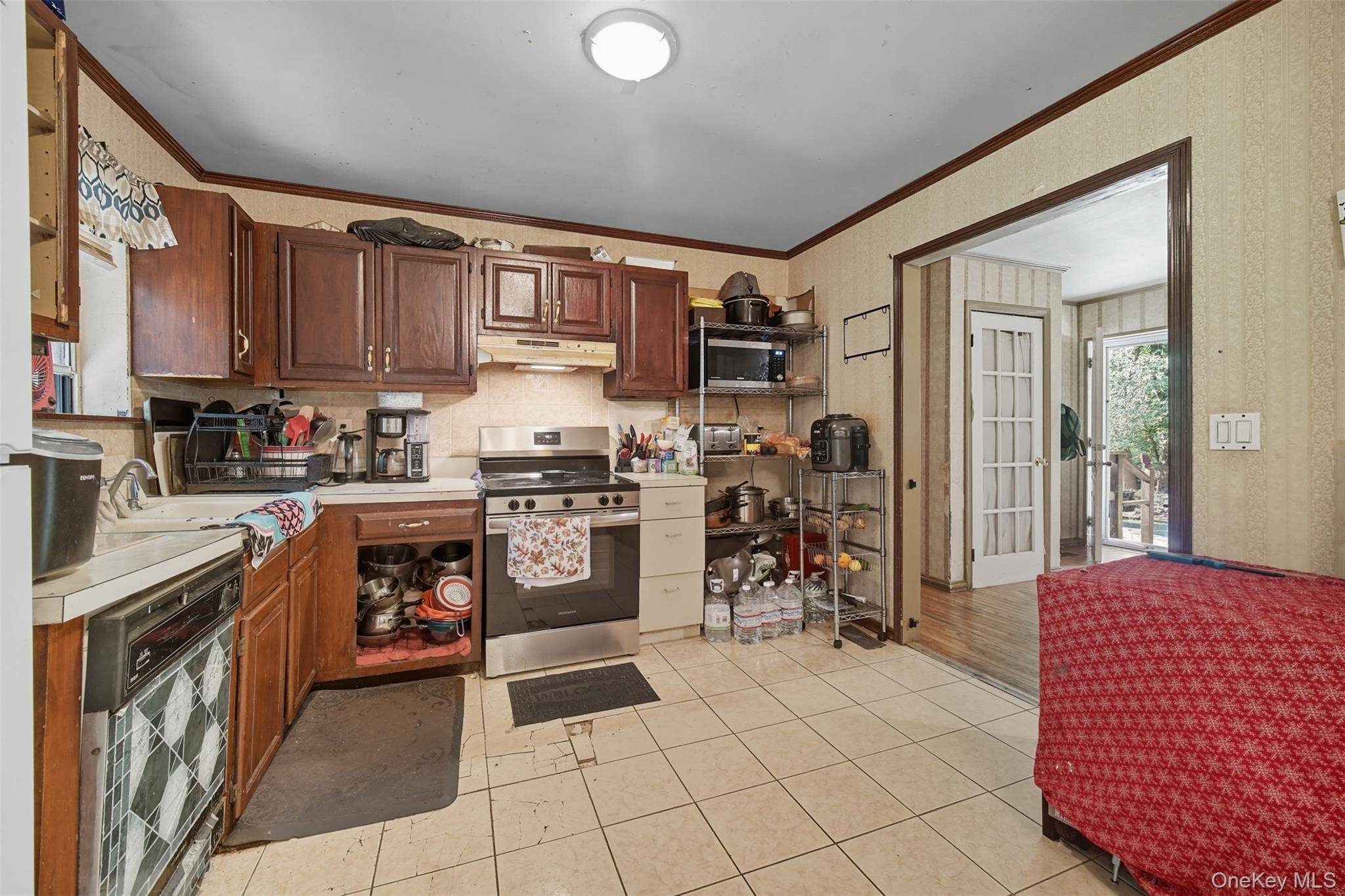 30 Fords LN, Southampton, NY 11968