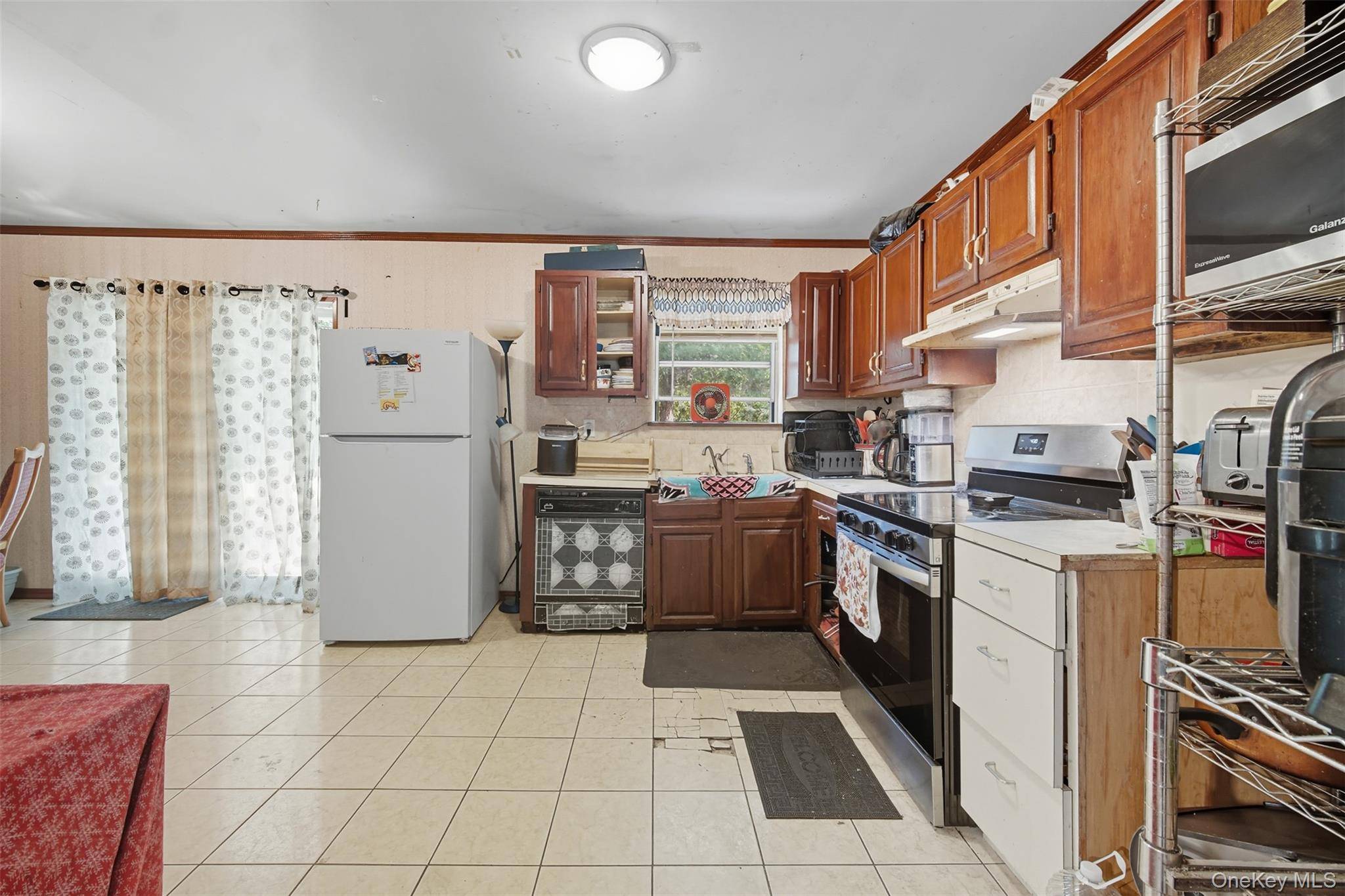 30 Fords LN, Southampton, NY 11968