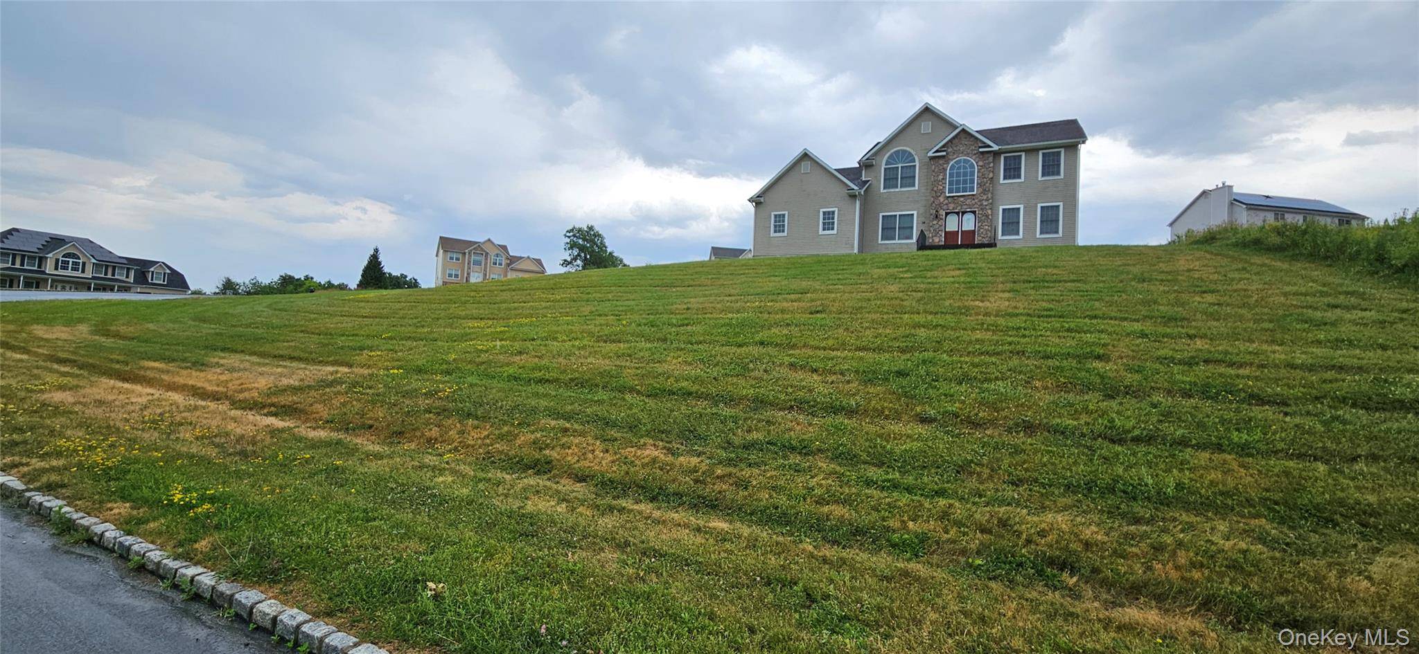 14 Trotter LN, Rock Tavern, NY 12575