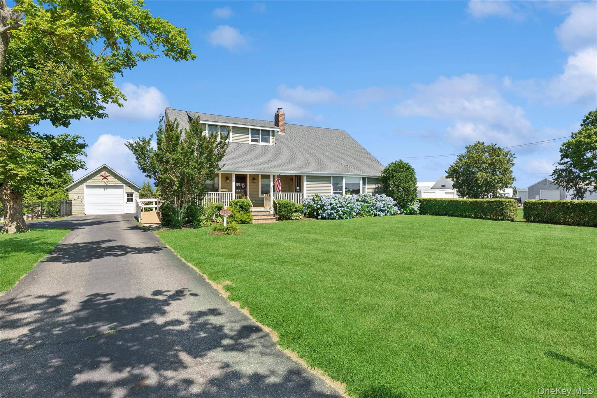 10415 Oregon RD, Cutchogue, NY 11935