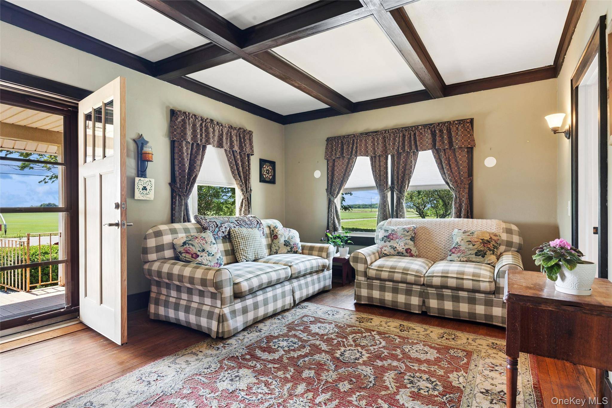 10415 Oregon RD, Cutchogue, NY 11935