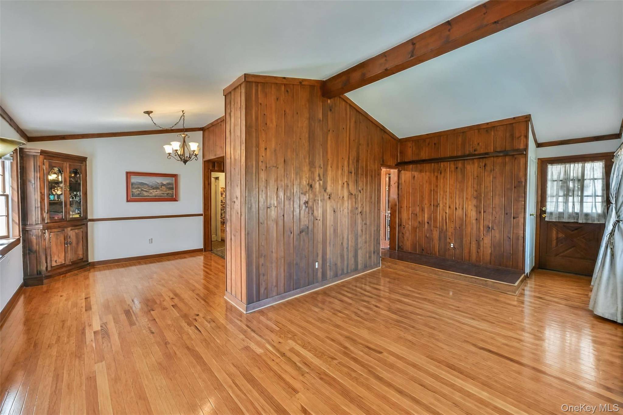 28 Dartmouth DR, Smithtown, NY 11787