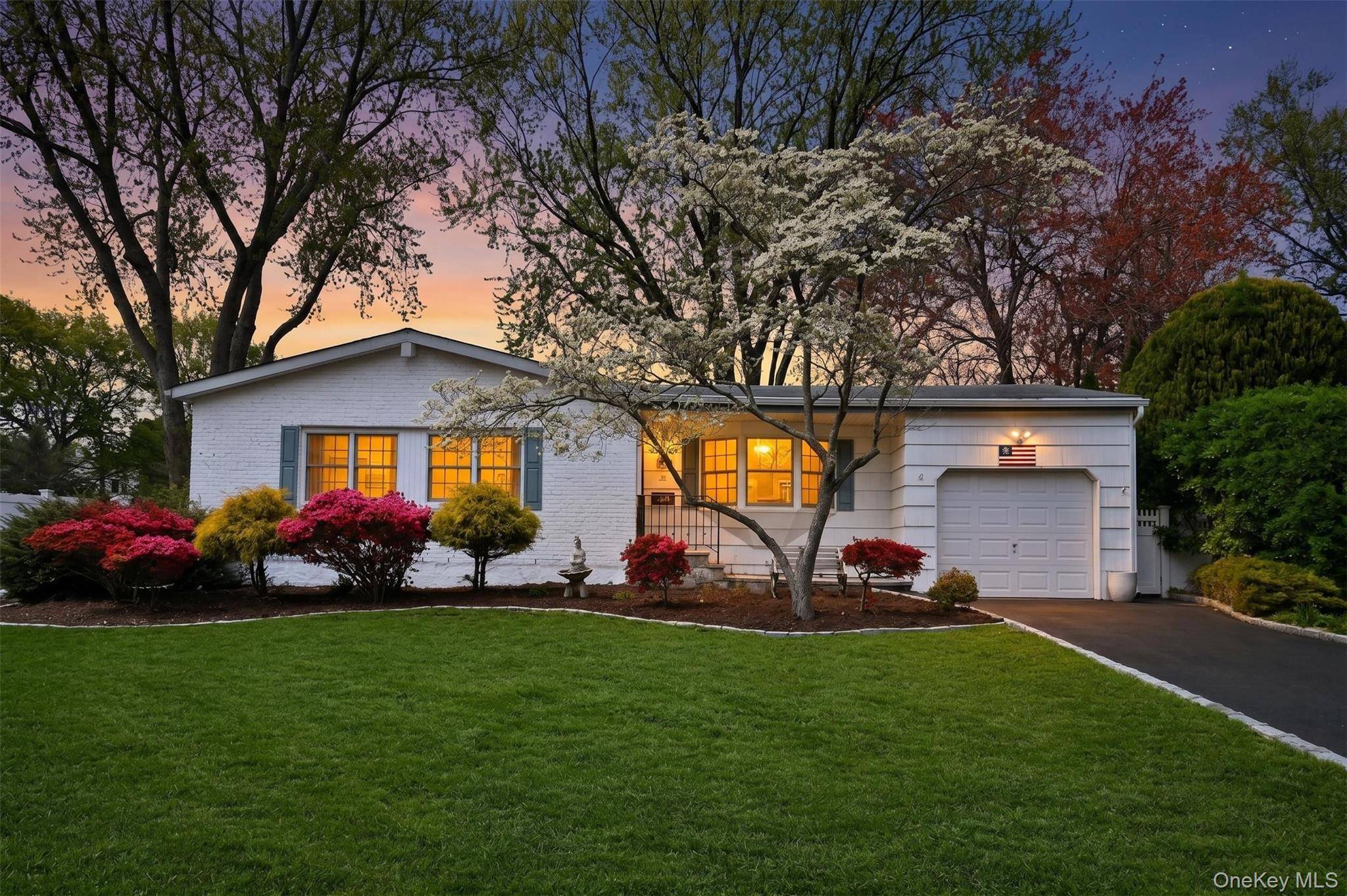 28 Dartmouth DR, Smithtown, NY 11787