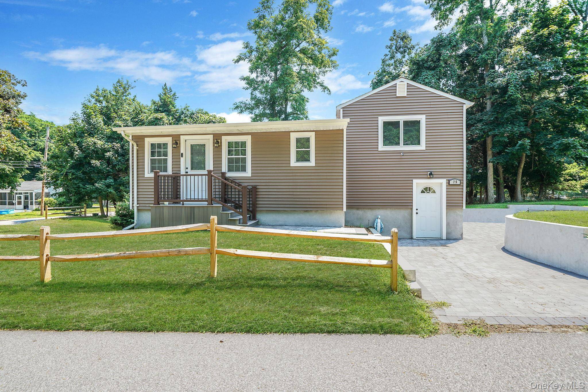 25 Cherry LN, Wading River, NY 11792
