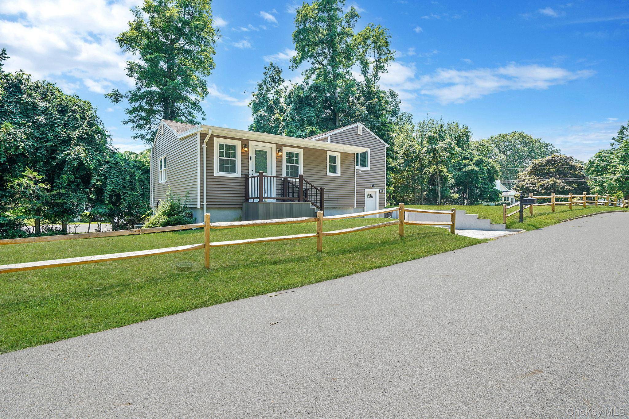25 Cherry LN, Wading River, NY 11792