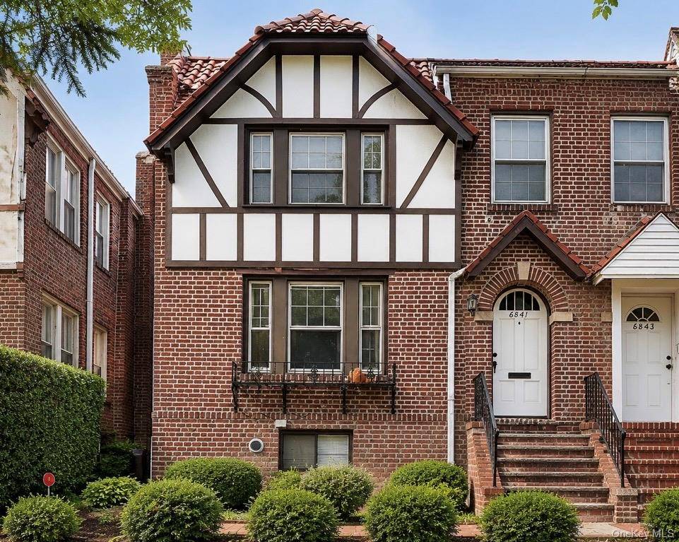 68-41 Dartmouth ST, Forest Hills, NY 11375