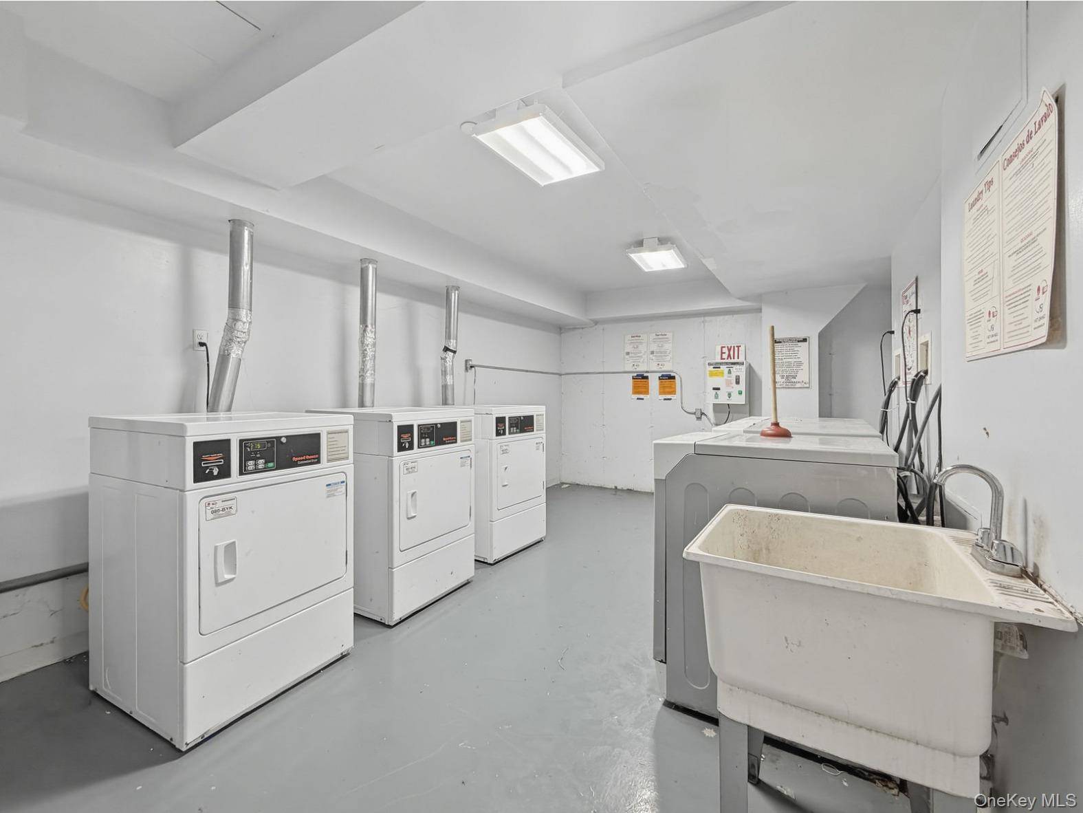 856 E 213th ST, Bronx, NY 10467