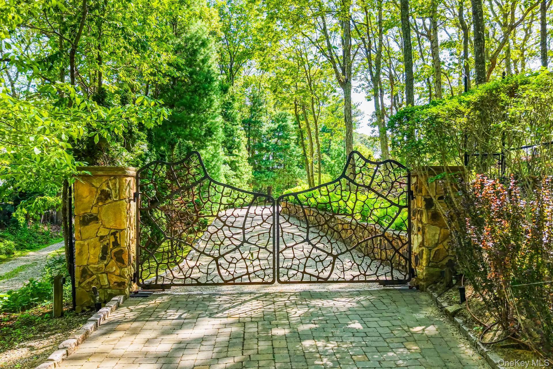 1350 W Cove RD, Cutchogue, NY 11935