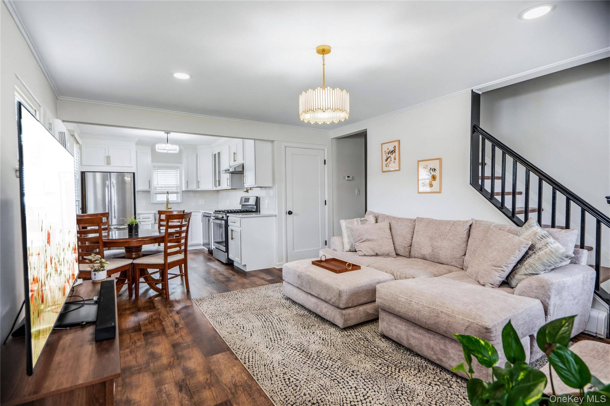 633 Robin CT, West Hempstead, NY 11552