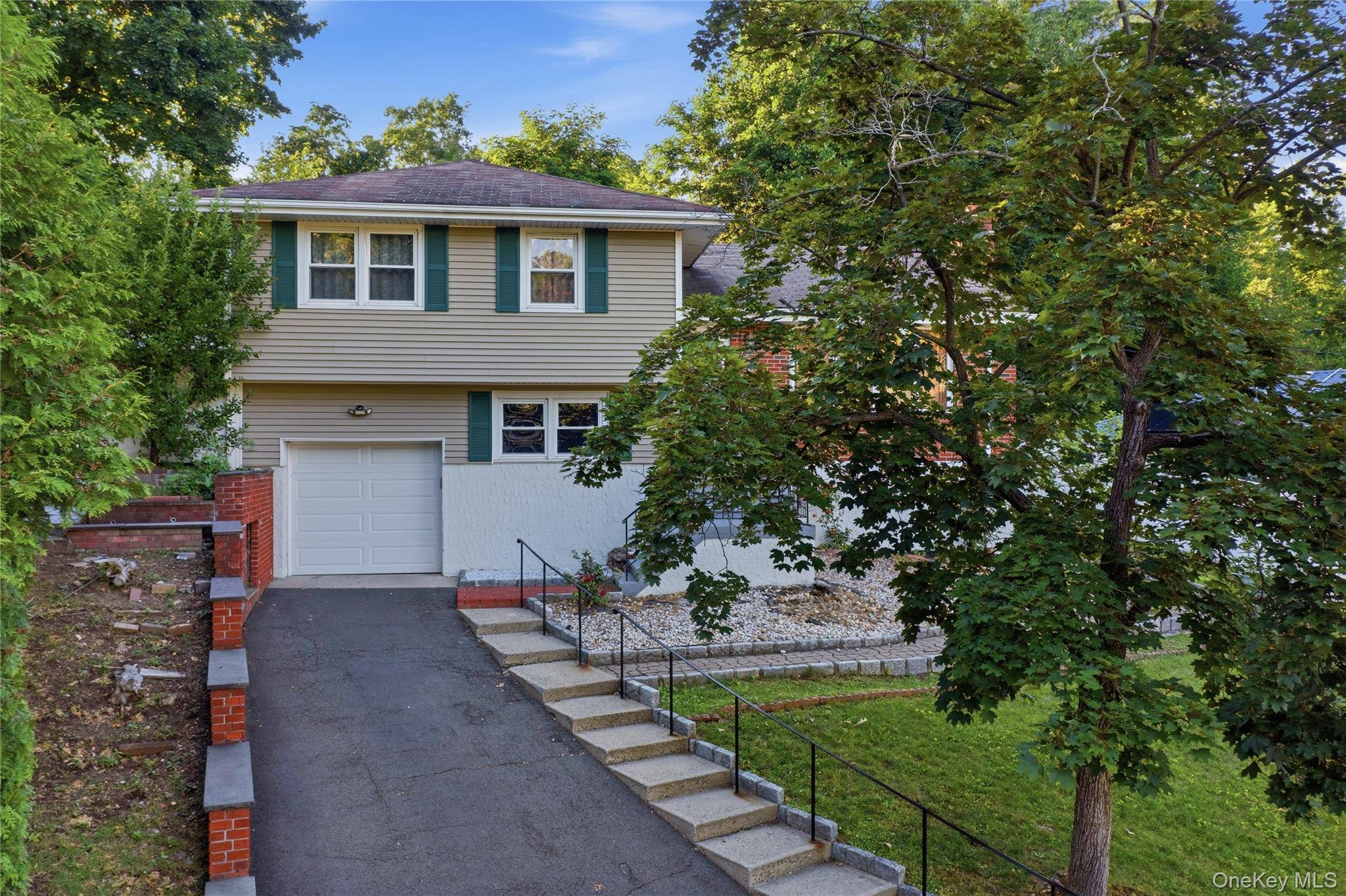 3 Hardy PL, Yonkers, NY 10703